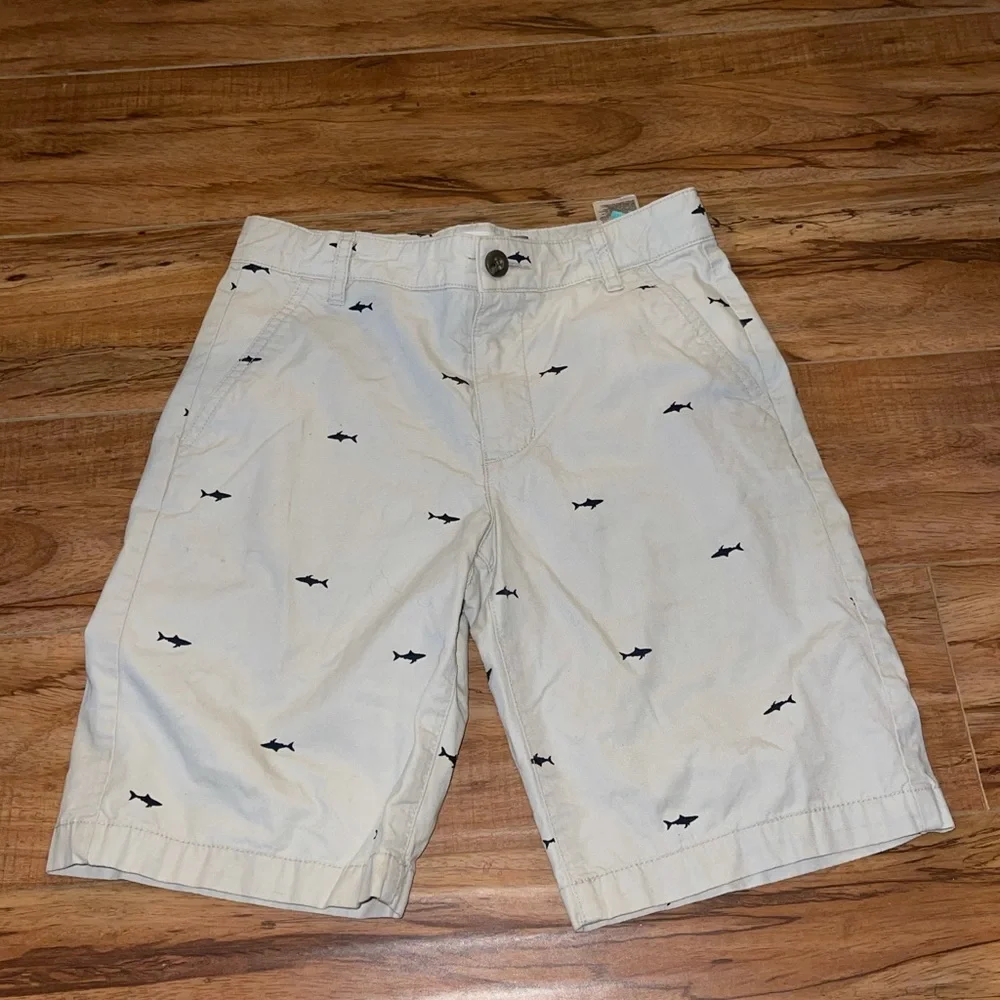 Old Navy adjustable waist shark shorts‎